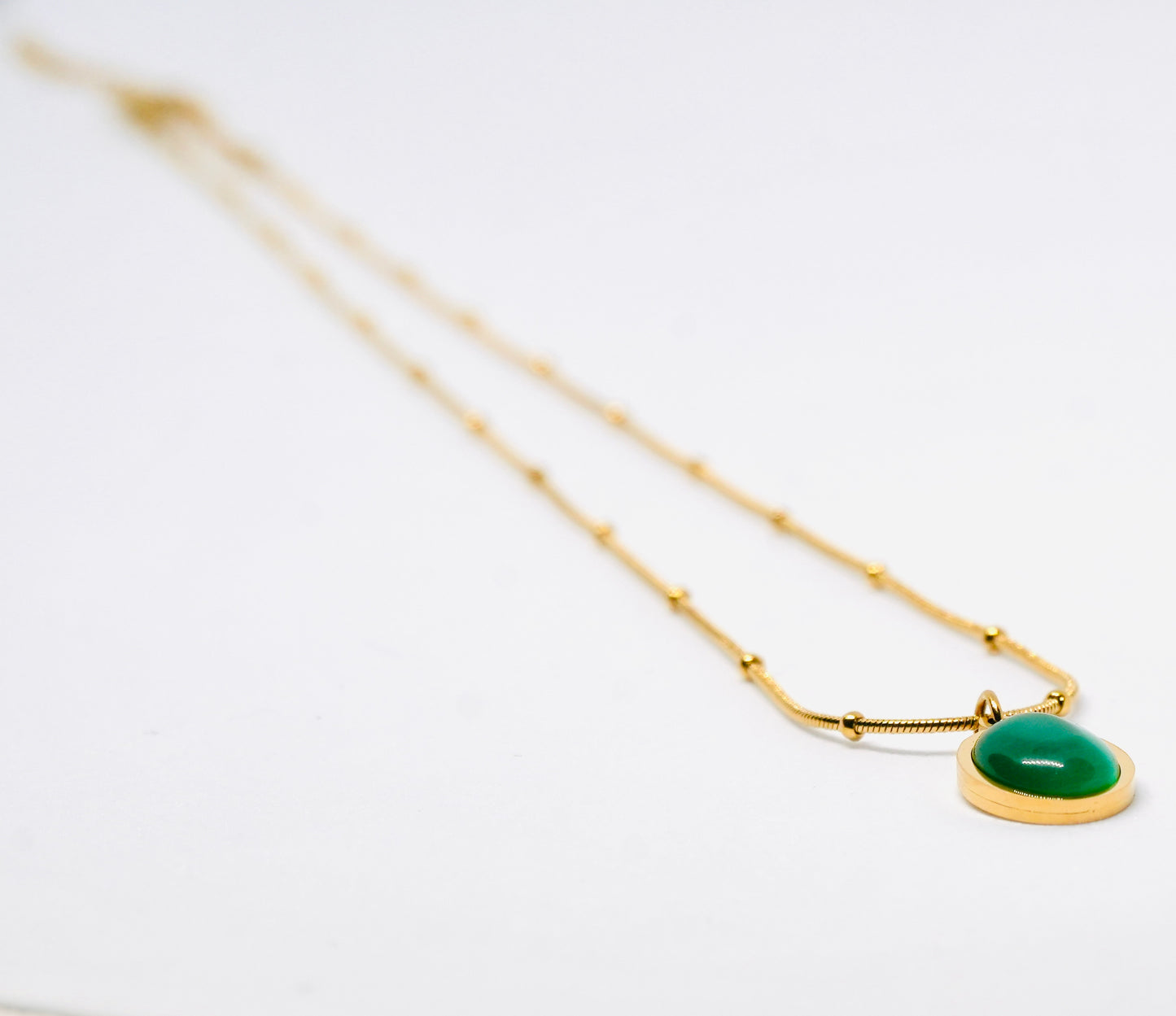 Green Oval Stone Pendant Necklace