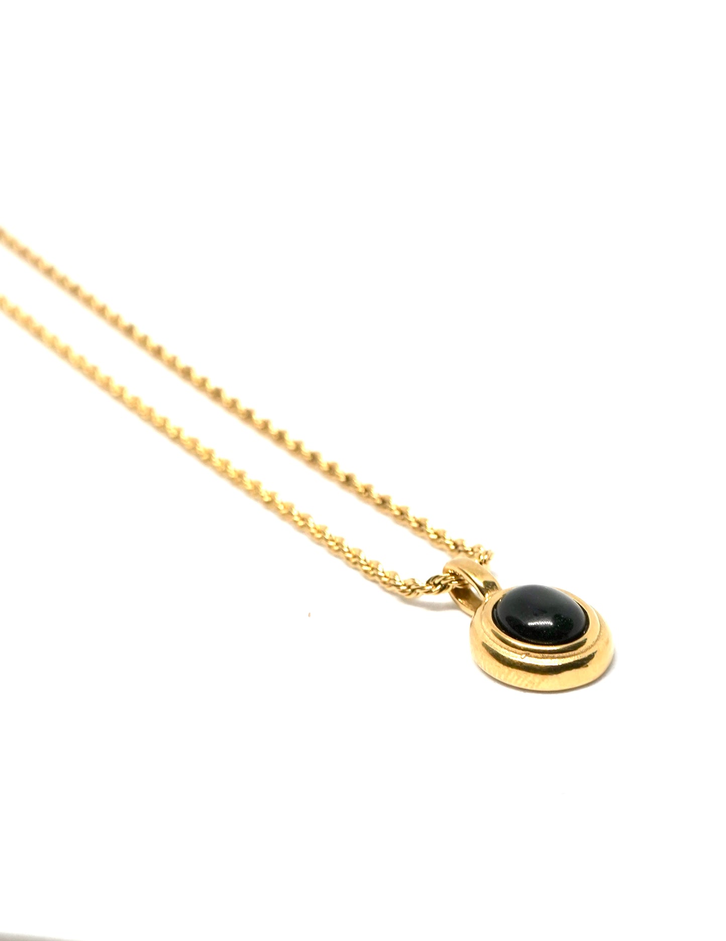 Twisted chain black pendant necklace
